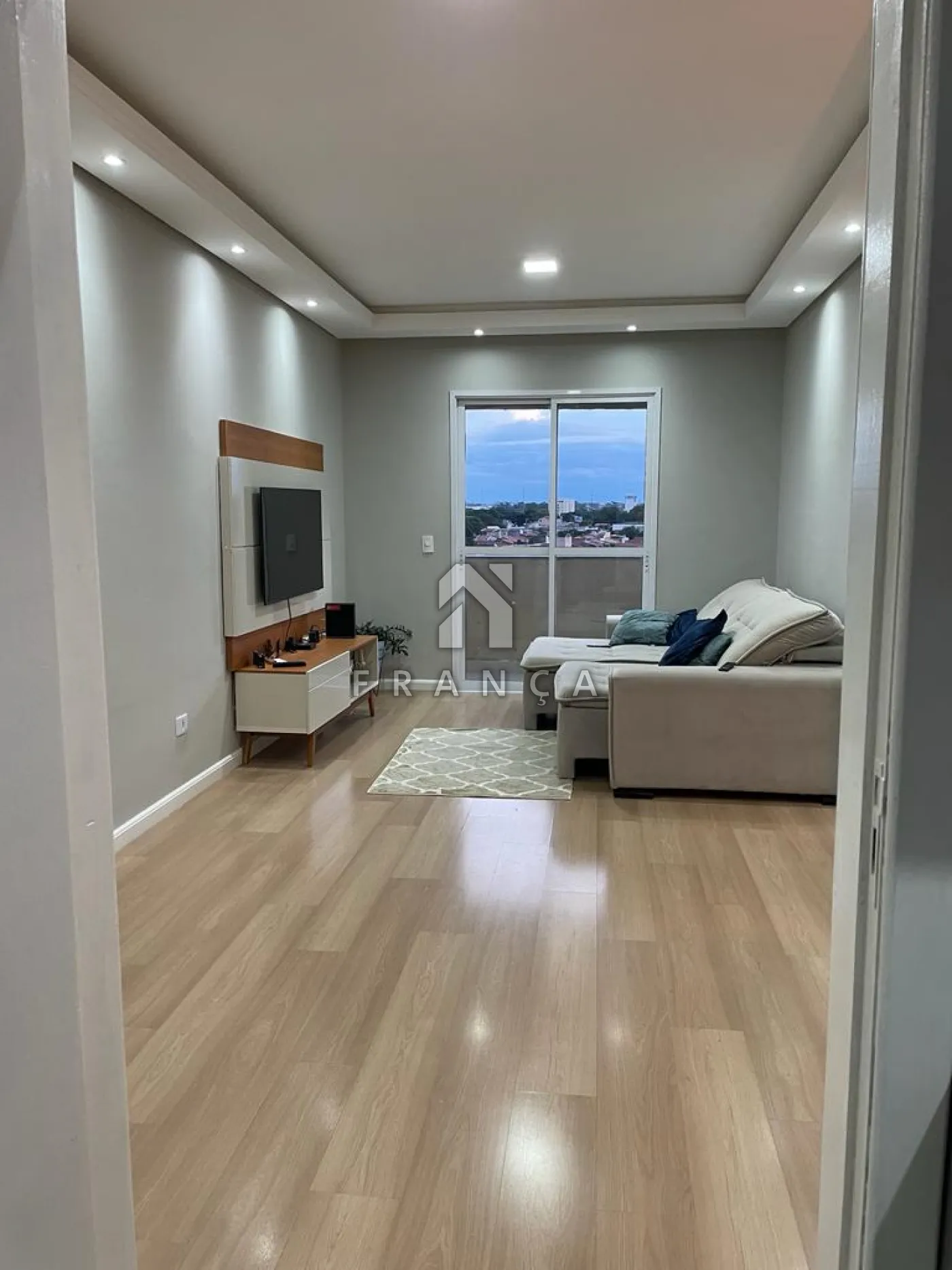 Alugar Apartamento / Padrão em São José dos Campos R$ 4.500,00 - Foto 1