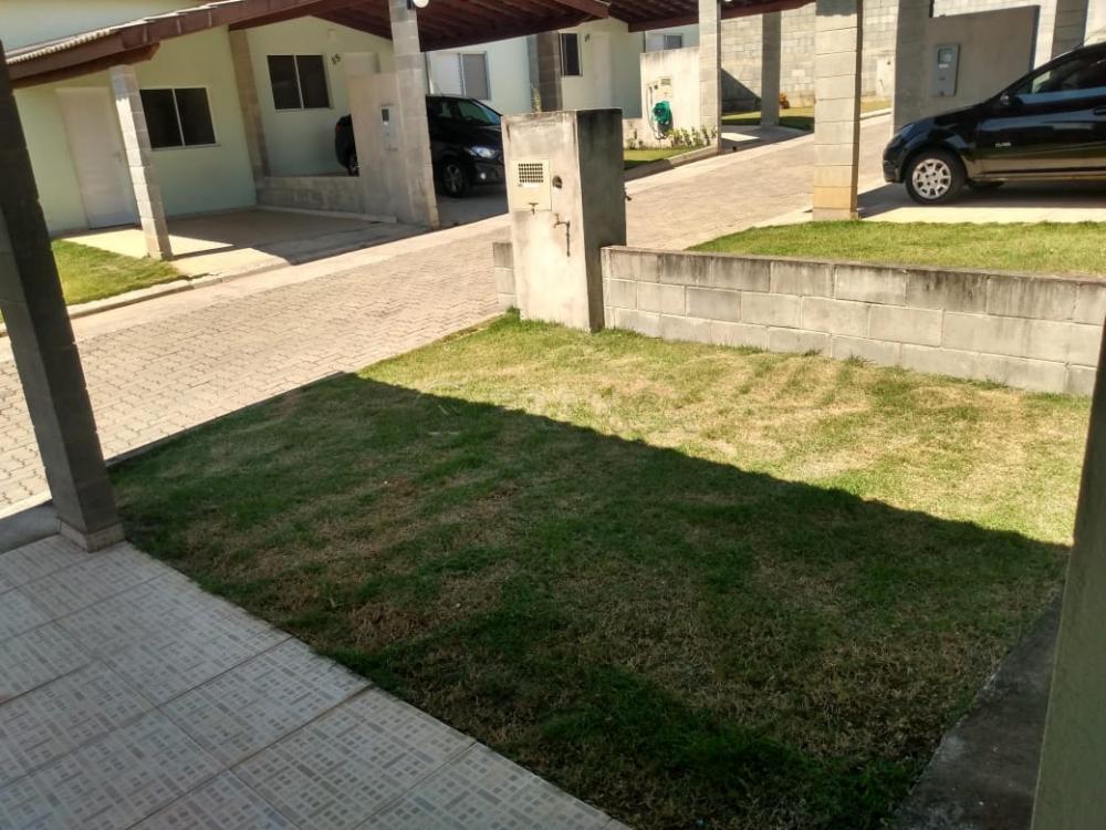 Alugar Casa / Condomínio em Jacareí R$ 1.300,00 - Foto 2