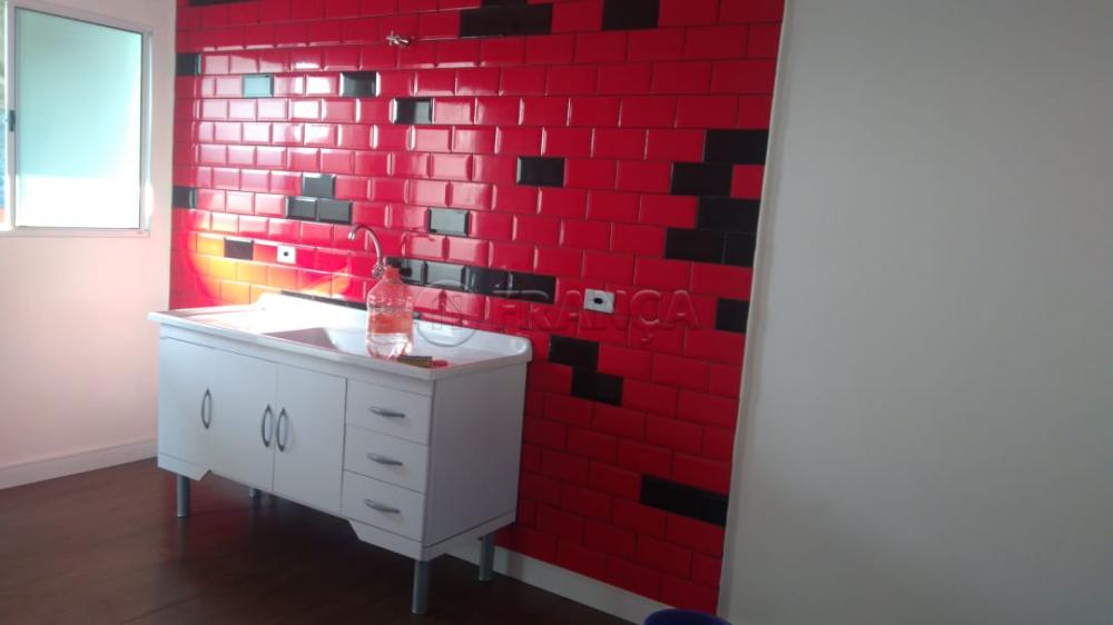 Alugar Casa / Condomínio em Jacareí R$ 1.300,00 - Foto 4