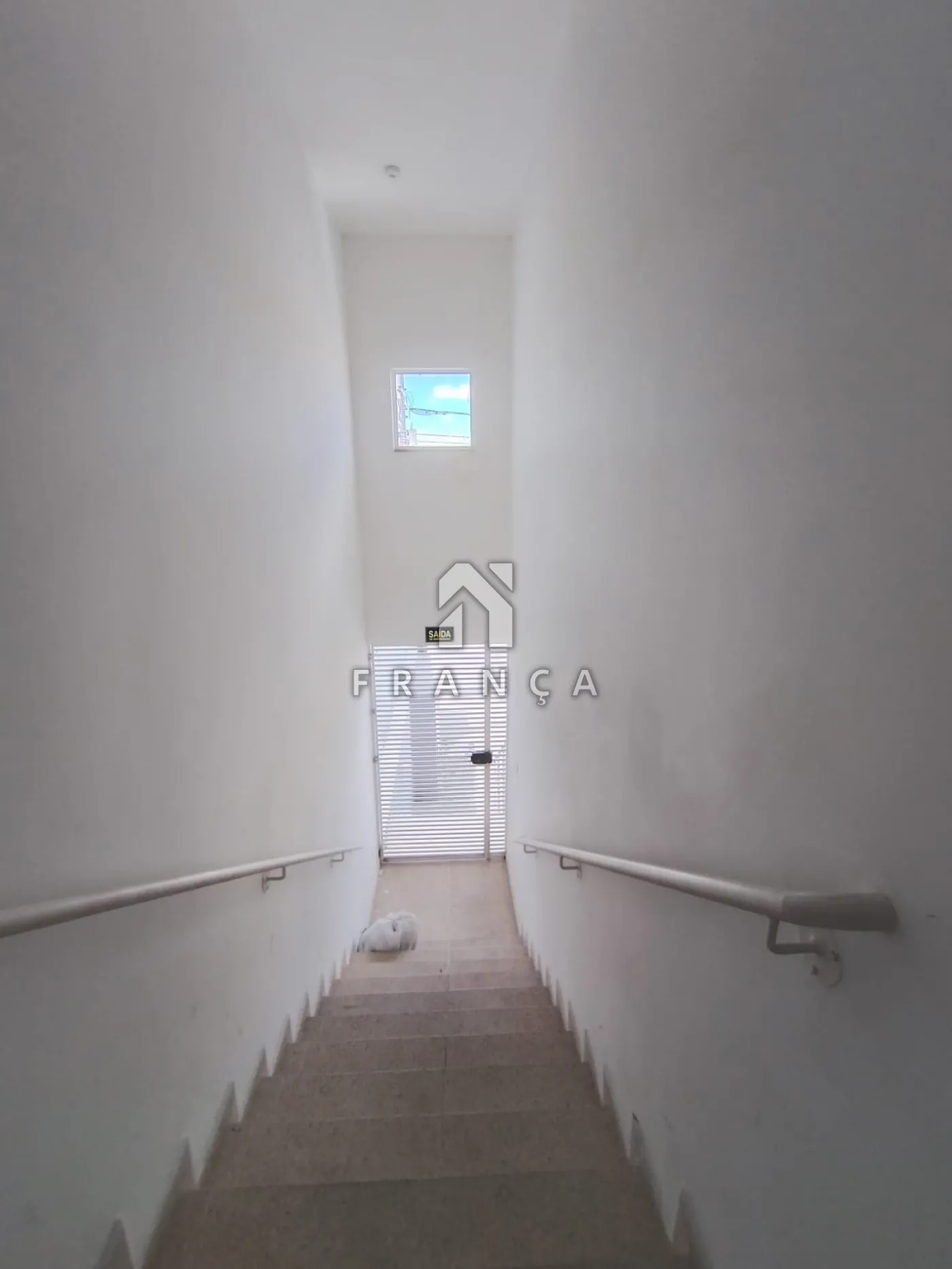 Alugar Casa / Padrão em Jacareí R$ 1.060,00 - Foto 3