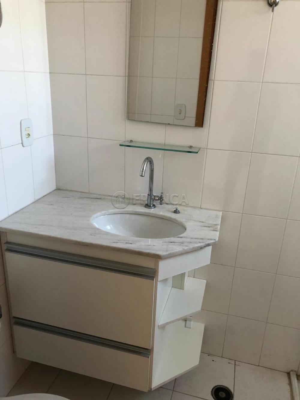 Alugar Apartamento / Padrão em Jacareí R$ 1.500,00 - Foto 12