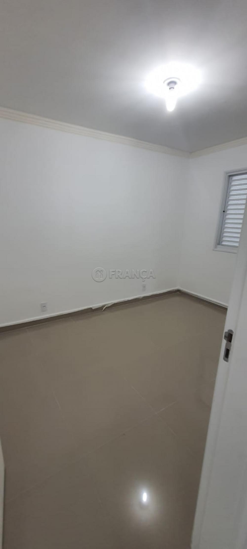 Alugar Apartamento / Padrão em Jacareí R$ 1.200,00 - Foto 4