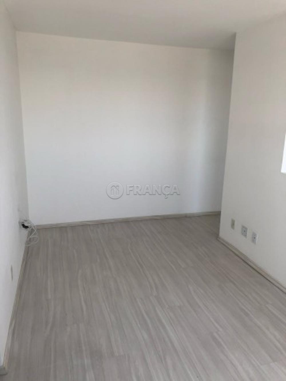 Alugar Apartamento / Padrão em São José dos Campos R$ 1.450,00 - Foto 3
