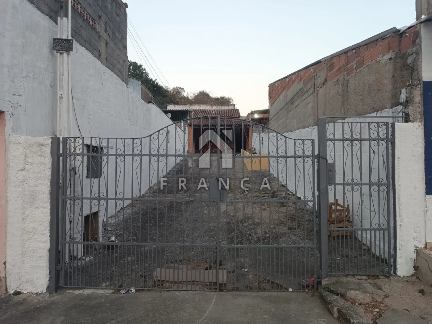Alugar Casa / Padrão em Jacareí R$ 1.200,00 - Foto 1