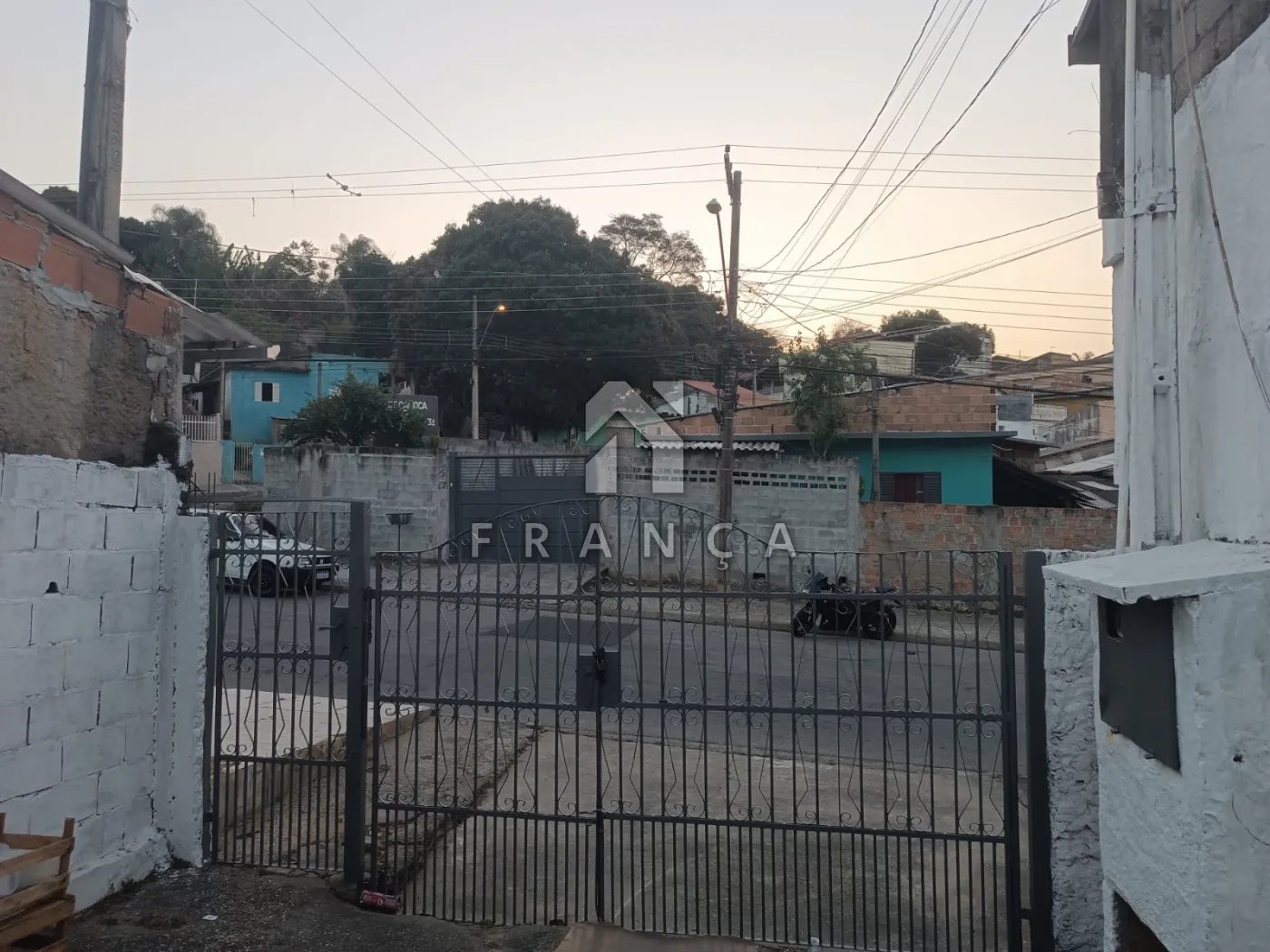 Alugar Casa / Padrão em Jacareí R$ 1.200,00 - Foto 2