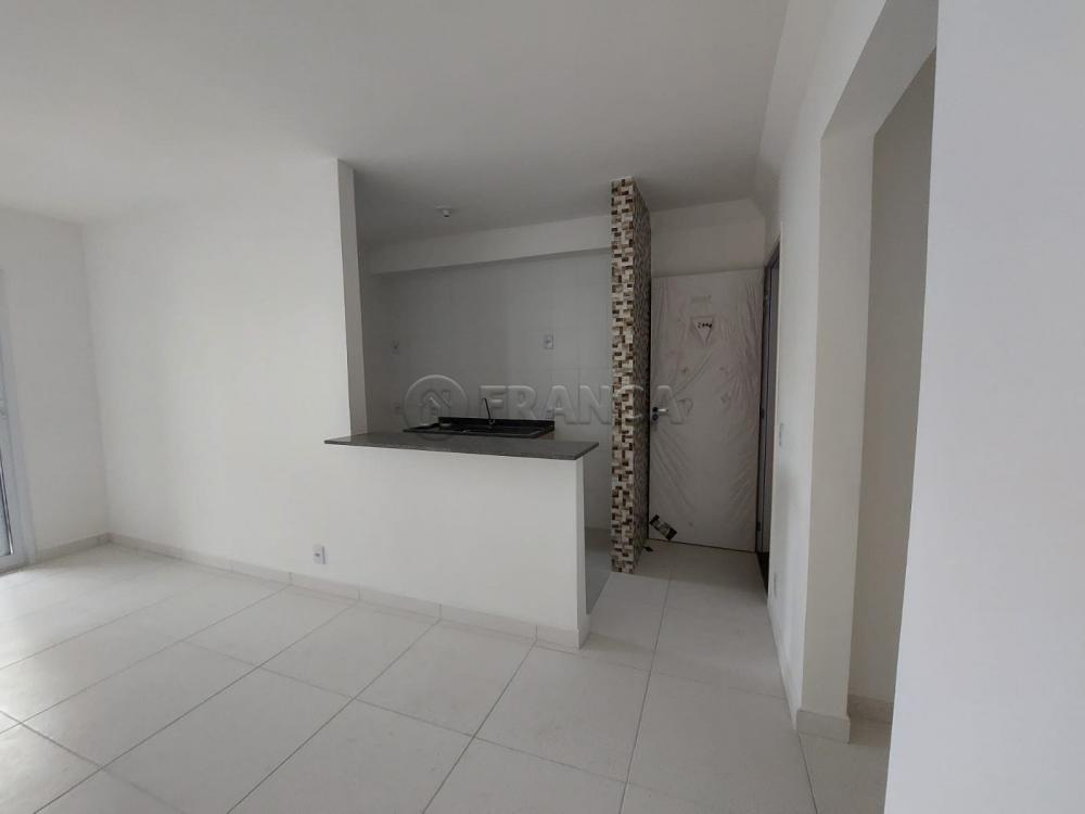 Alugar Apartamento / Padrão em Jacareí R$ 1.350,00 - Foto 5