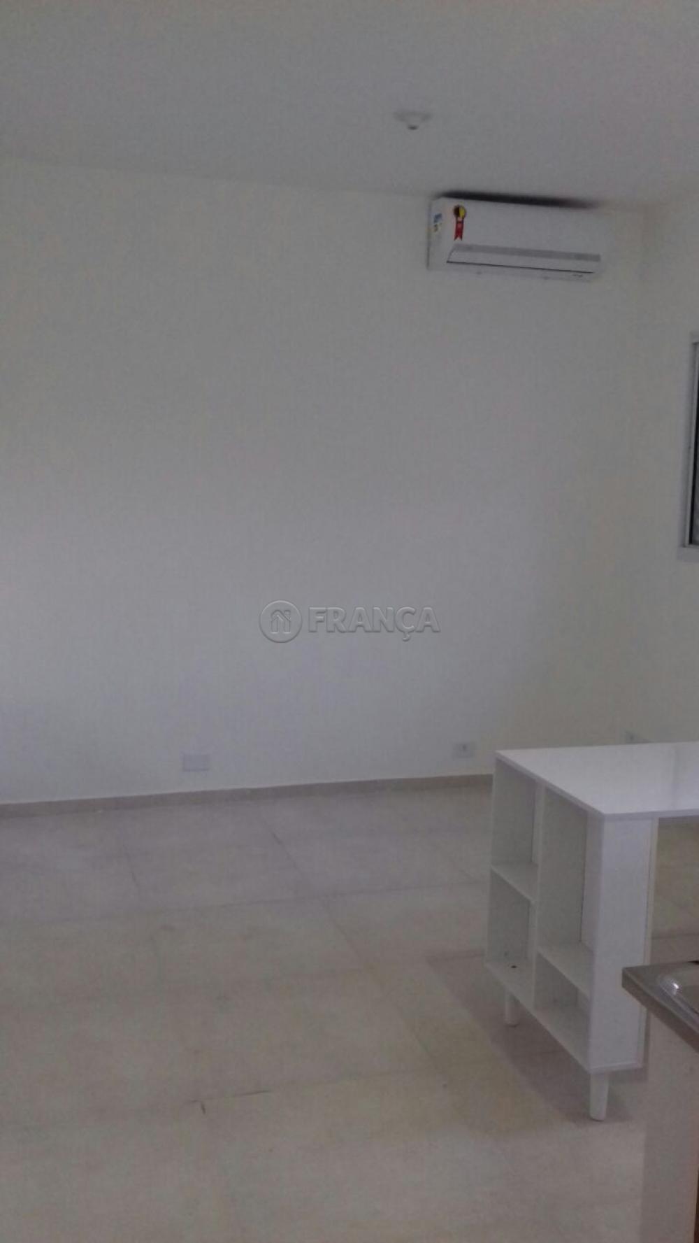 Alugar Casa / Padrão em Jacareí R$ 1.190,00 - Foto 9