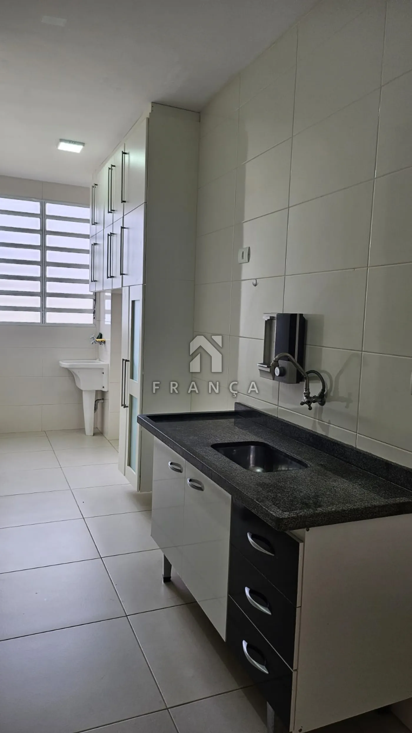 Alugar Apartamento / Padrão em Jacareí R$ 2.200,00 - Foto 8