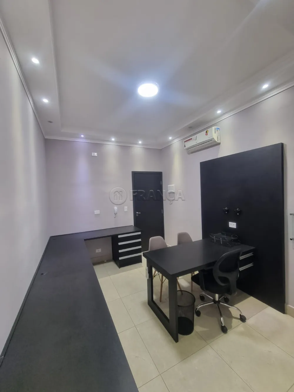 Alugar Comercial / Sala em Jacareí R$ 1.700,00 - Foto 3