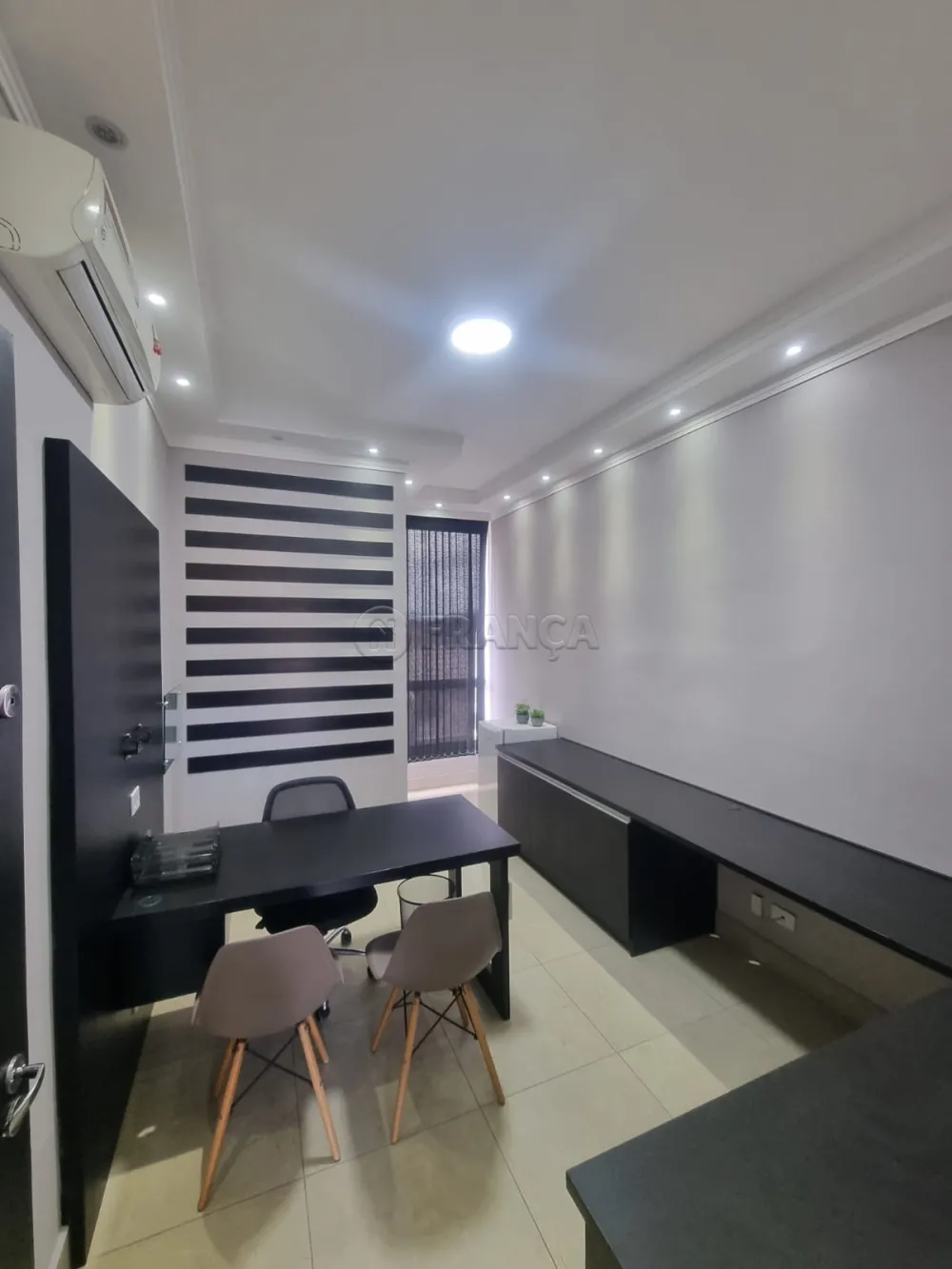 Alugar Comercial / Sala em Jacareí R$ 1.700,00 - Foto 2