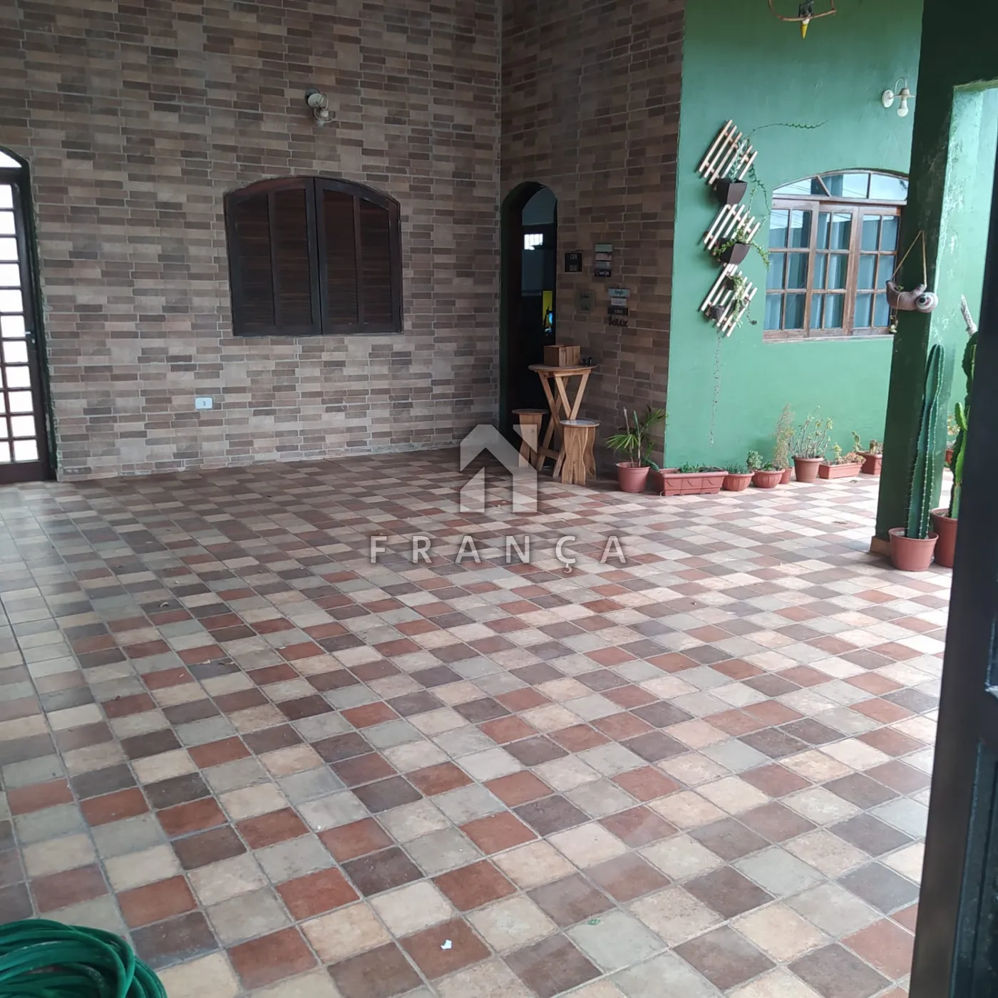Alugar Casa / Padrão em Jacareí R$ 2.200,00 - Foto 2