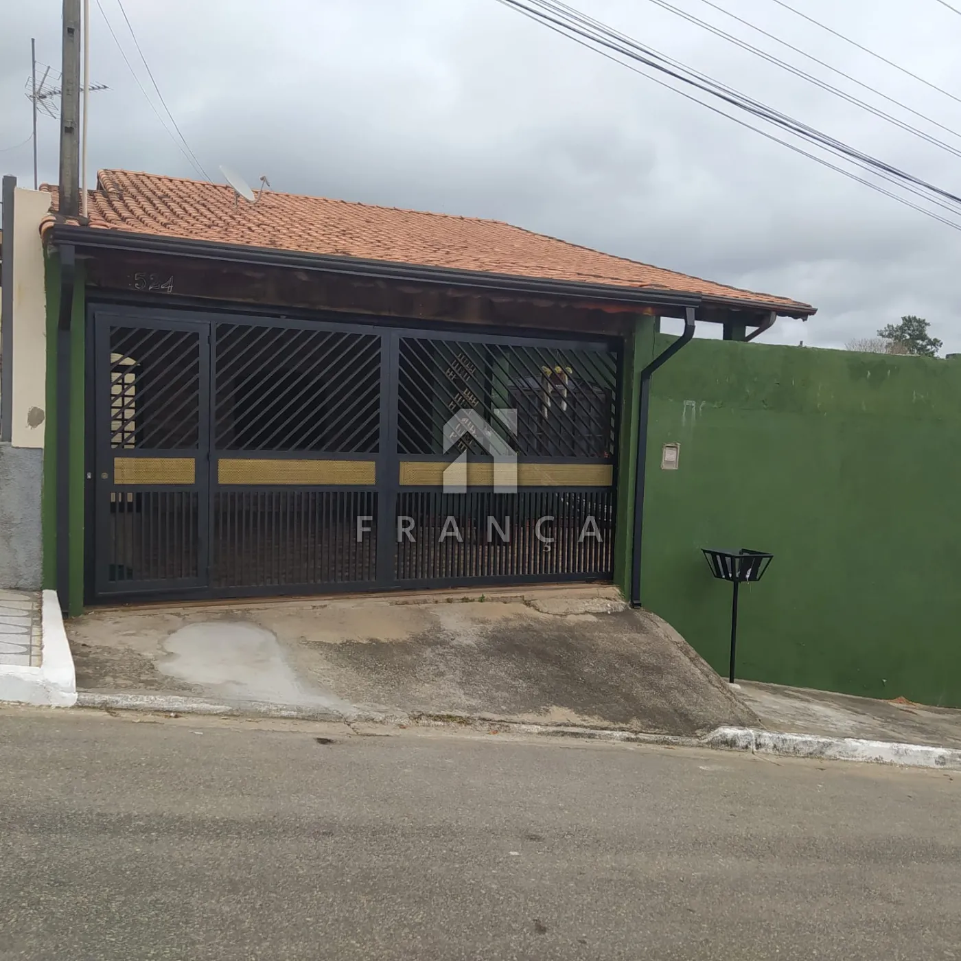 Alugar Casa / Padrão em Jacareí R$ 1.650,00 - Foto 1