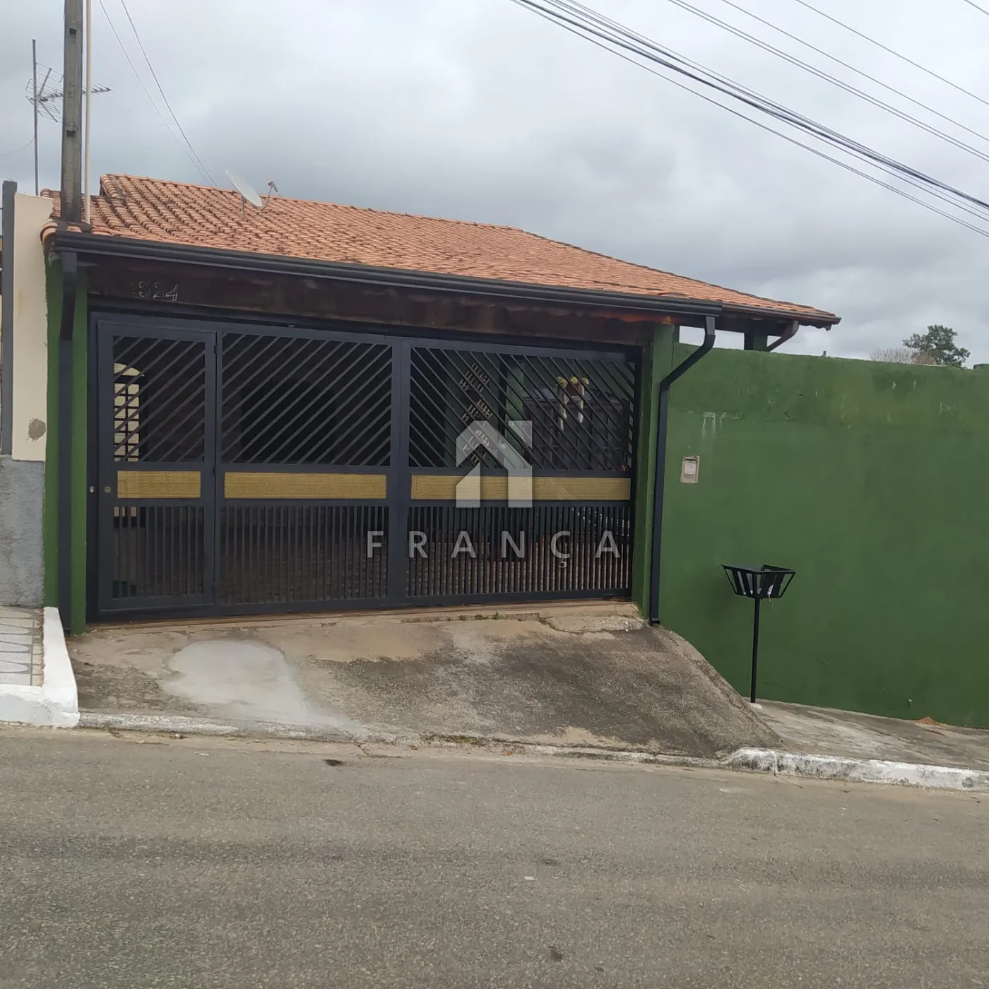 Alugar Casa / Padrão em Jacareí R$ 2.200,00 - Foto 1