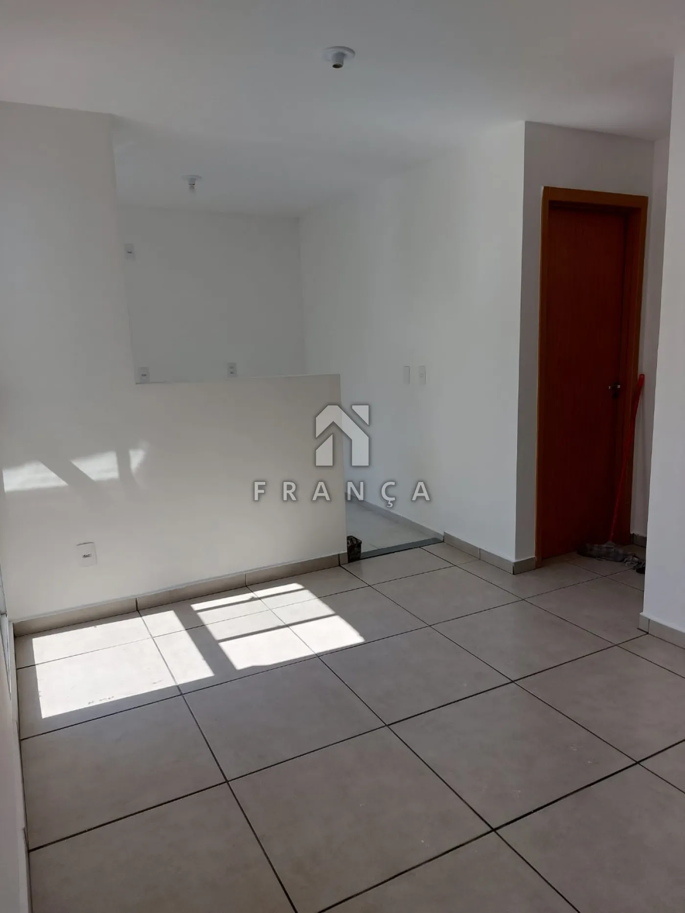 Alugar Apartamento / Padrão em Jacareí R$ 1.000,00 - Foto 3