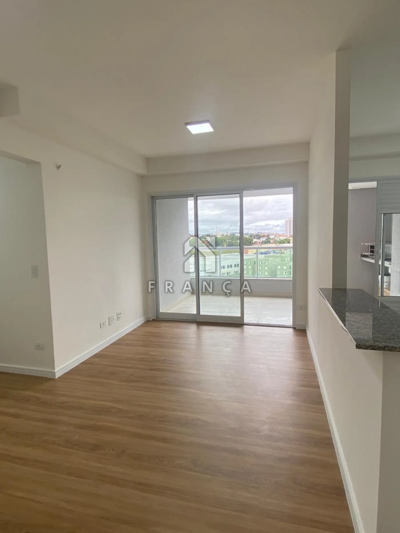 Alugar Apartamento / Padrão em Jacareí R$ 3.000,00 - Foto 1