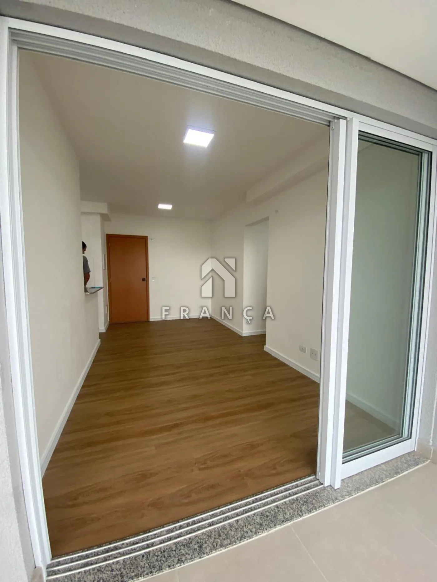 Alugar Apartamento / Padrão em Jacareí R$ 3.000,00 - Foto 2