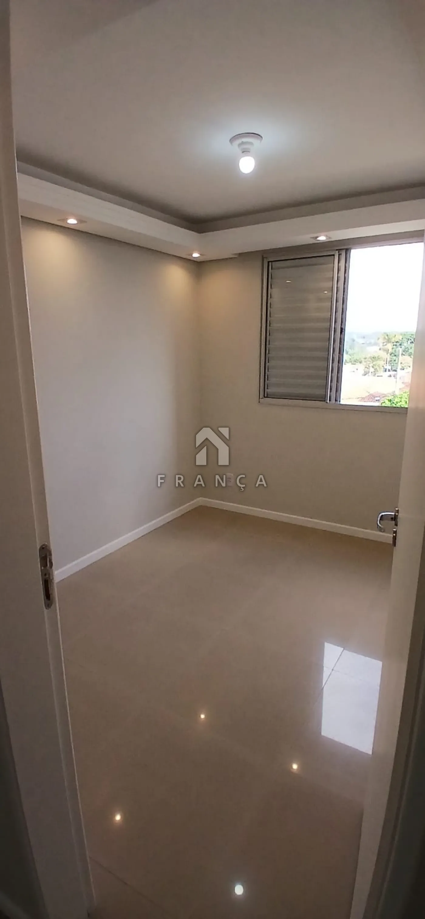 Alugar Apartamento / Padrão em São José dos Campos R$ 1.500,00 - Foto 1