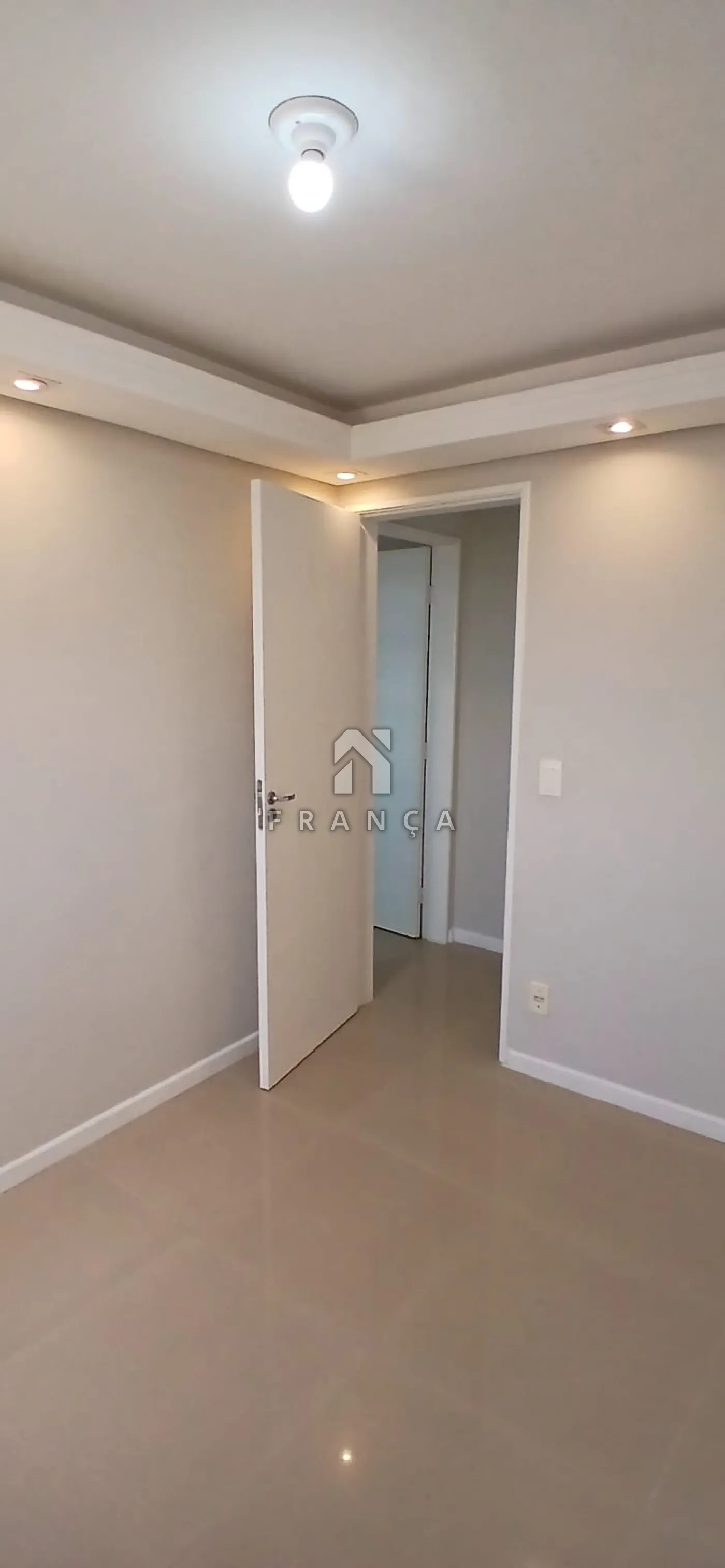 Alugar Apartamento / Padrão em São José dos Campos R$ 1.500,00 - Foto 4