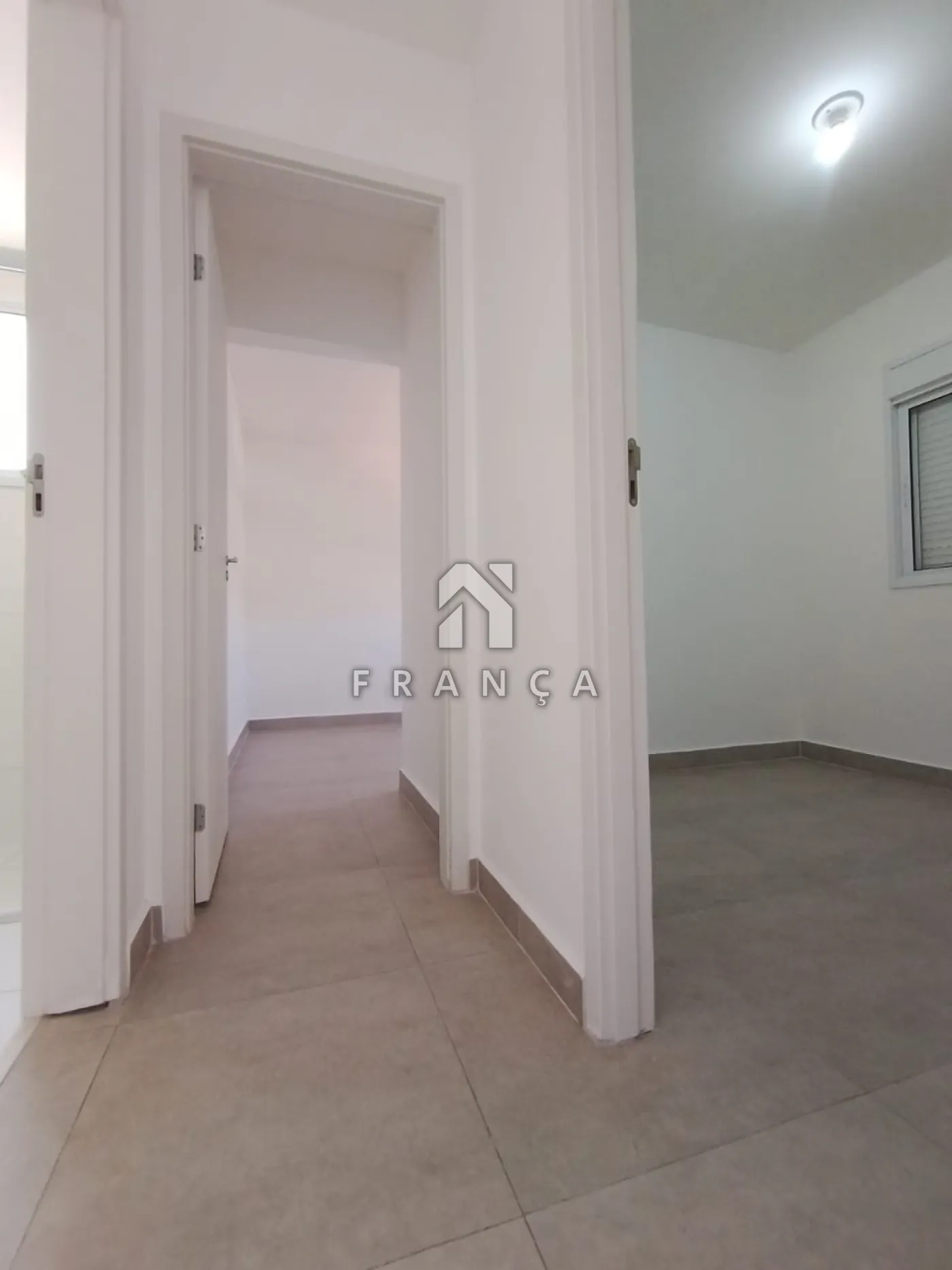 Alugar Apartamento / Padrão em Jacareí R$ 1.800,00 - Foto 11