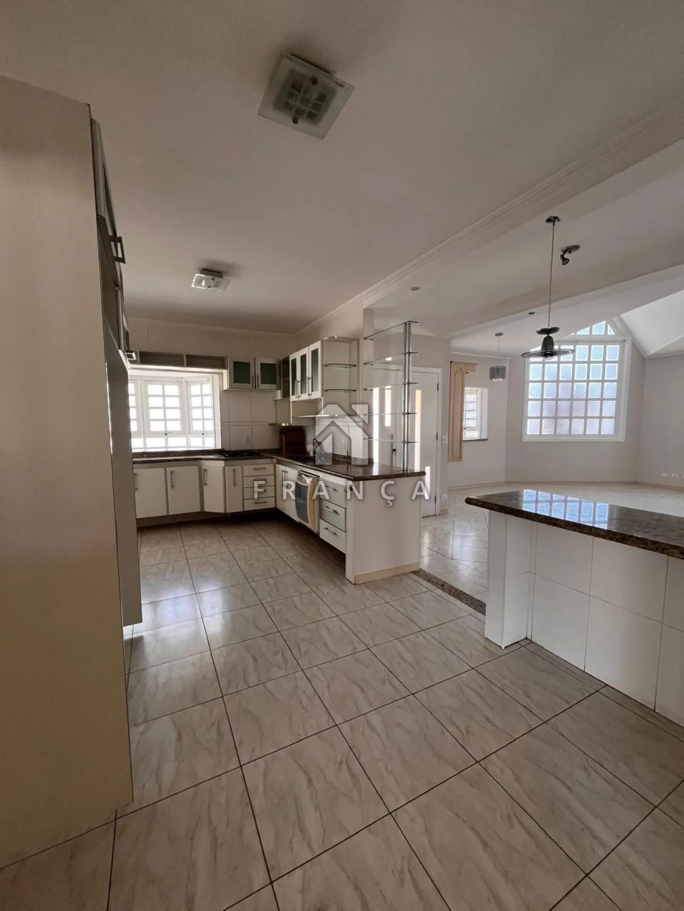 Alugar Casa / Condomínio em Jacareí R$ 10.800,00 - Foto 3