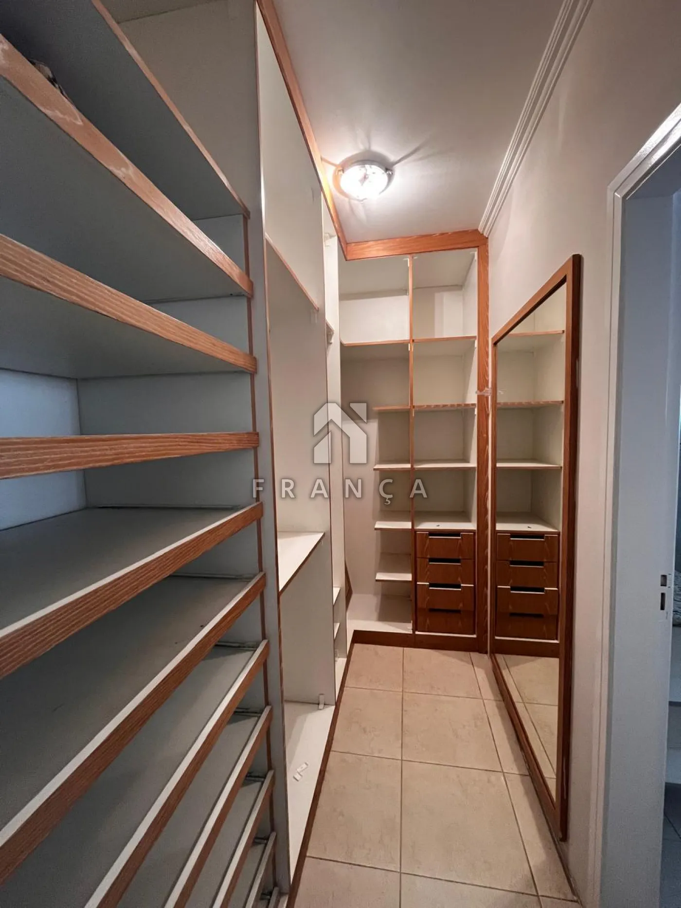 Alugar Casa / Condomínio em Jacareí R$ 10.800,00 - Foto 16