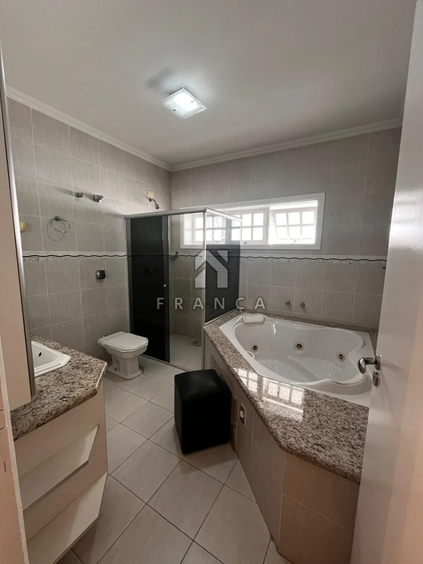 Alugar Casa / Condomínio em Jacareí R$ 10.800,00 - Foto 17