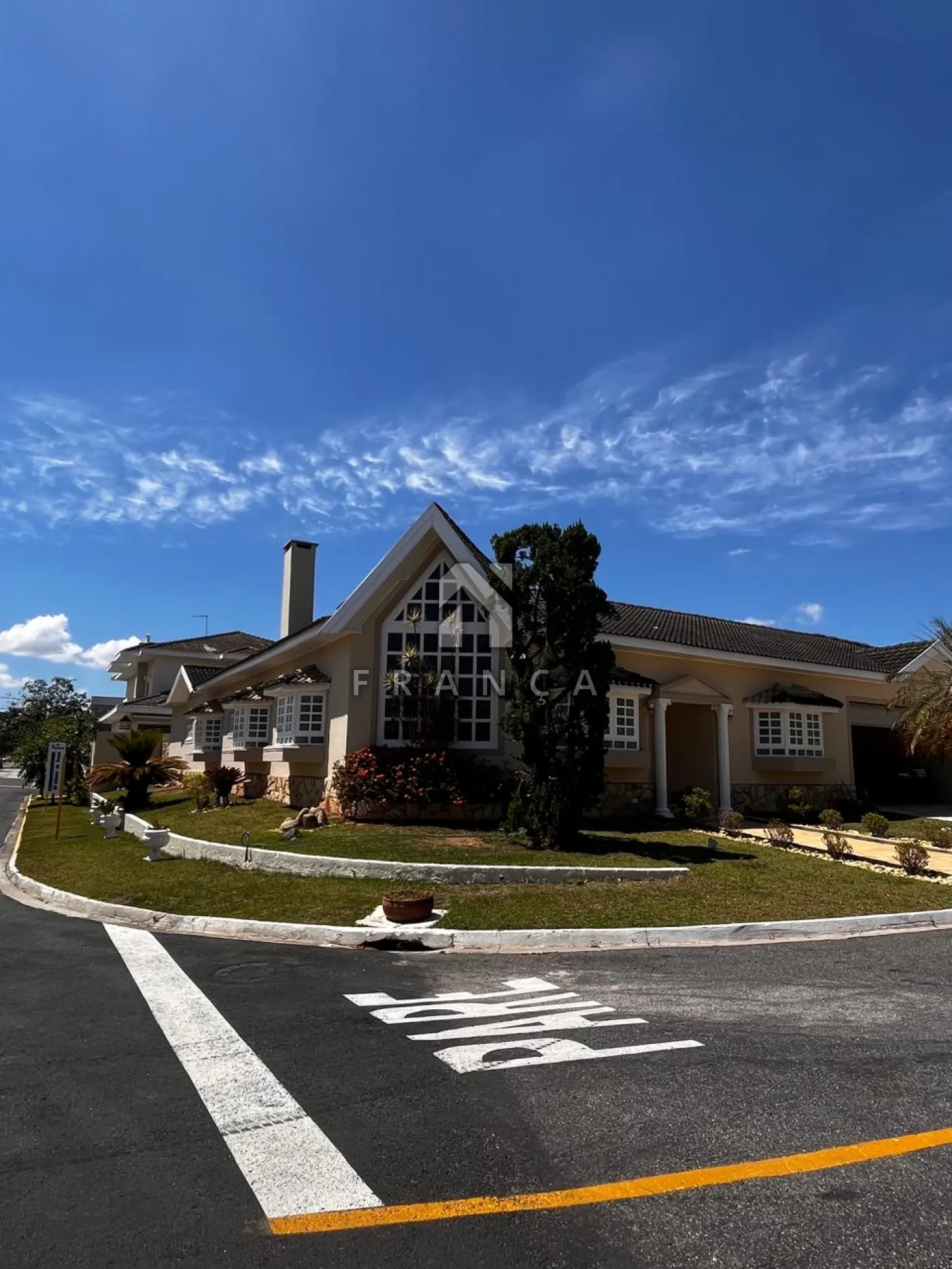 Alugar Casa / Condomínio em Jacareí R$ 10.800,00 - Foto 1