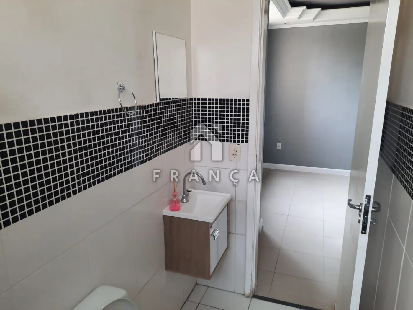 Alugar Apartamento / Padrão em Jacareí R$ 1.500,00 - Foto 10