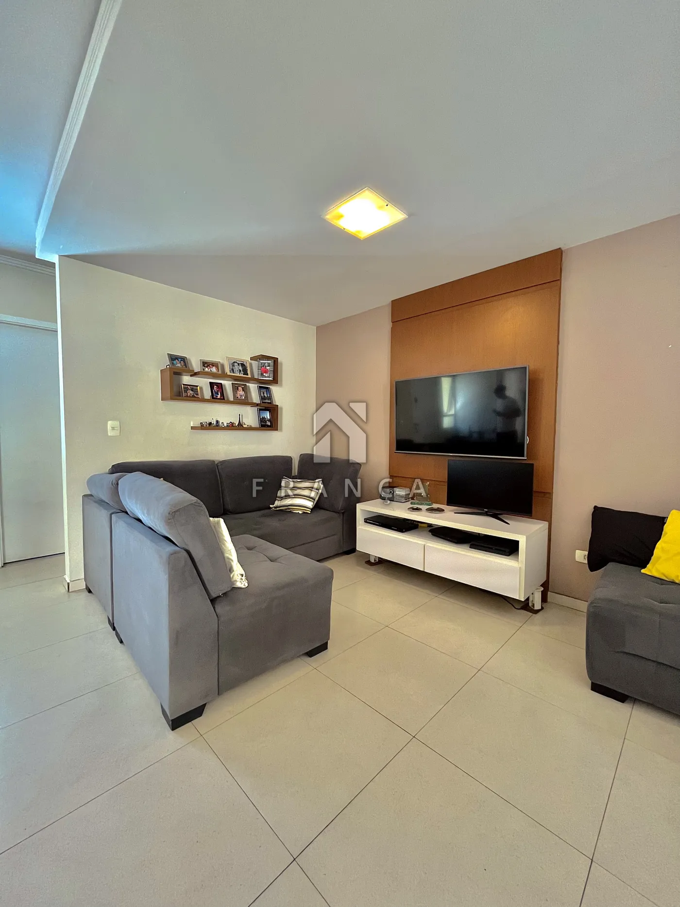 Comprar Casa / Condomínio em Jacareí R$ 1.100.000,00 - Foto 1