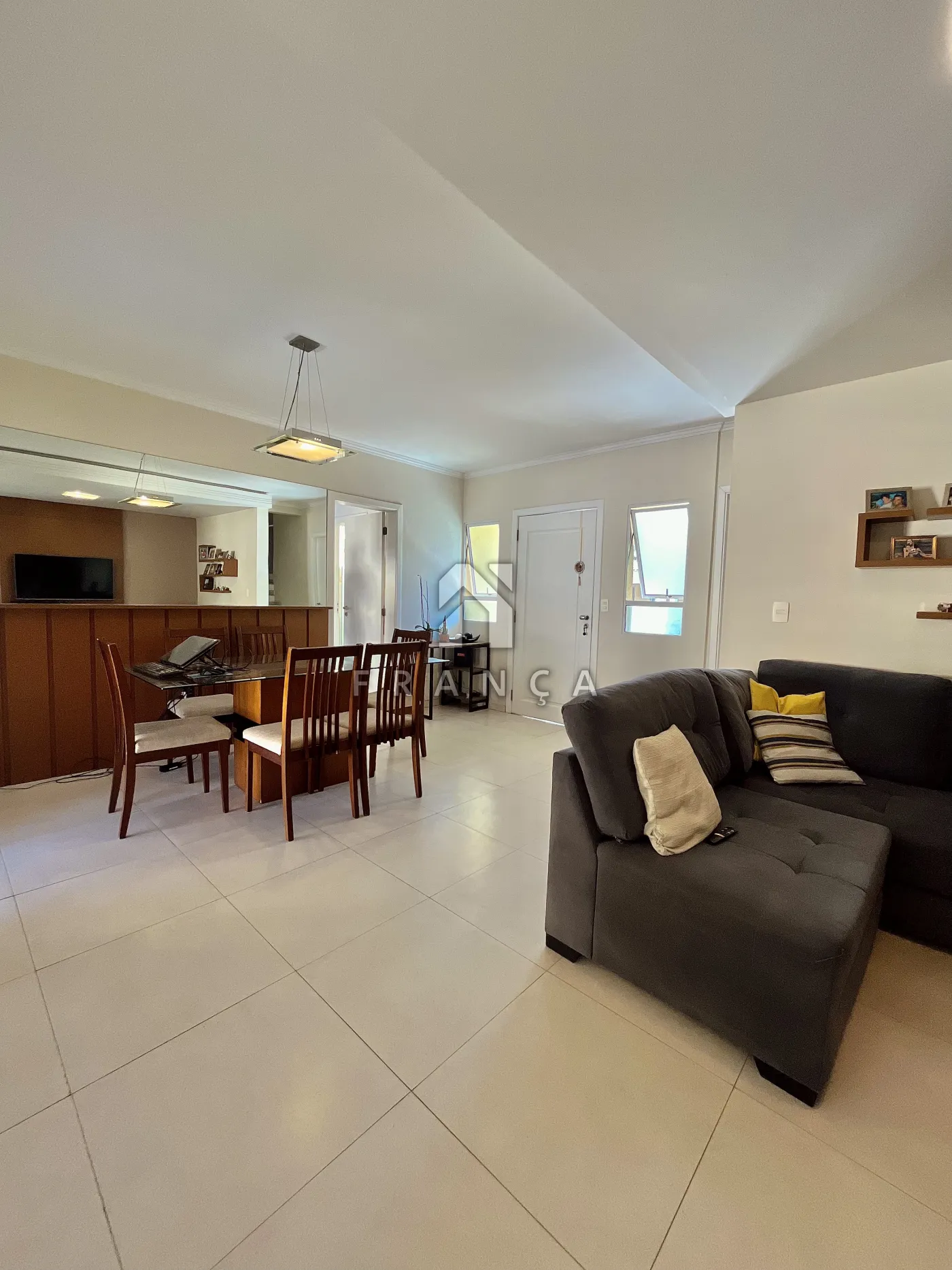 Comprar Casa / Condomínio em Jacareí R$ 1.100.000,00 - Foto 2