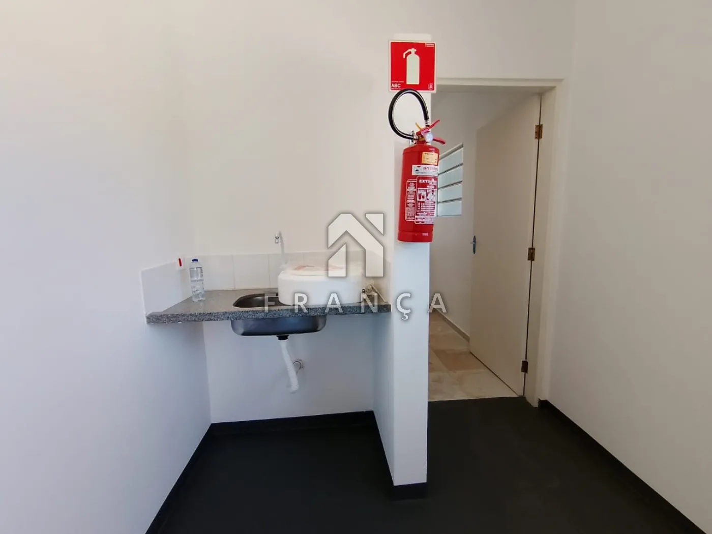 Alugar Comercial / Ponto Comercial em Jacareí R$ 1.200,00 - Foto 10