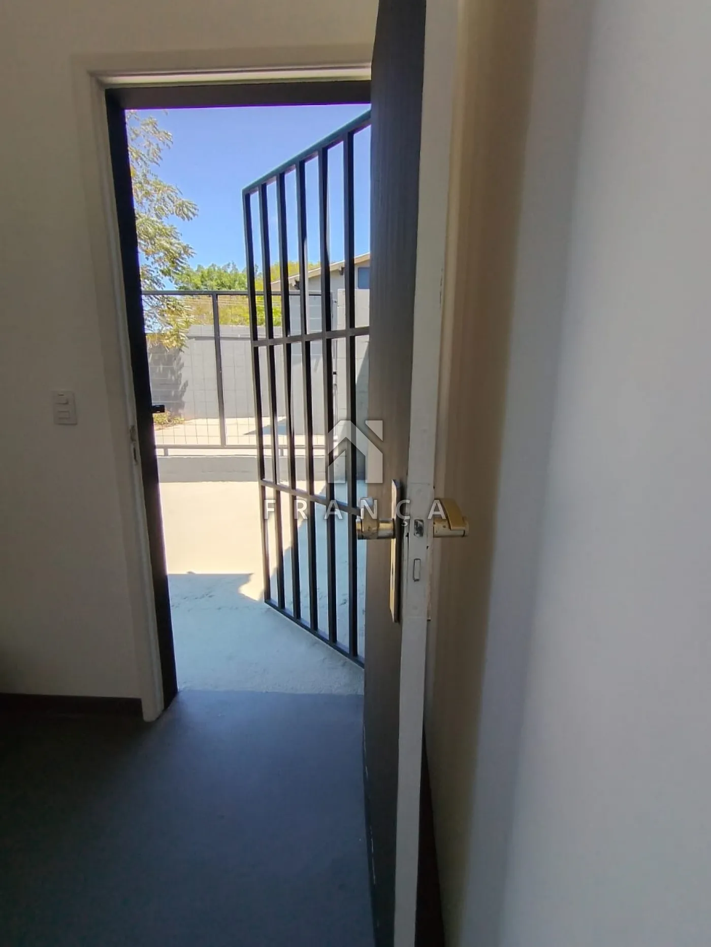 Alugar Comercial / Ponto Comercial em Jacareí R$ 1.200,00 - Foto 7