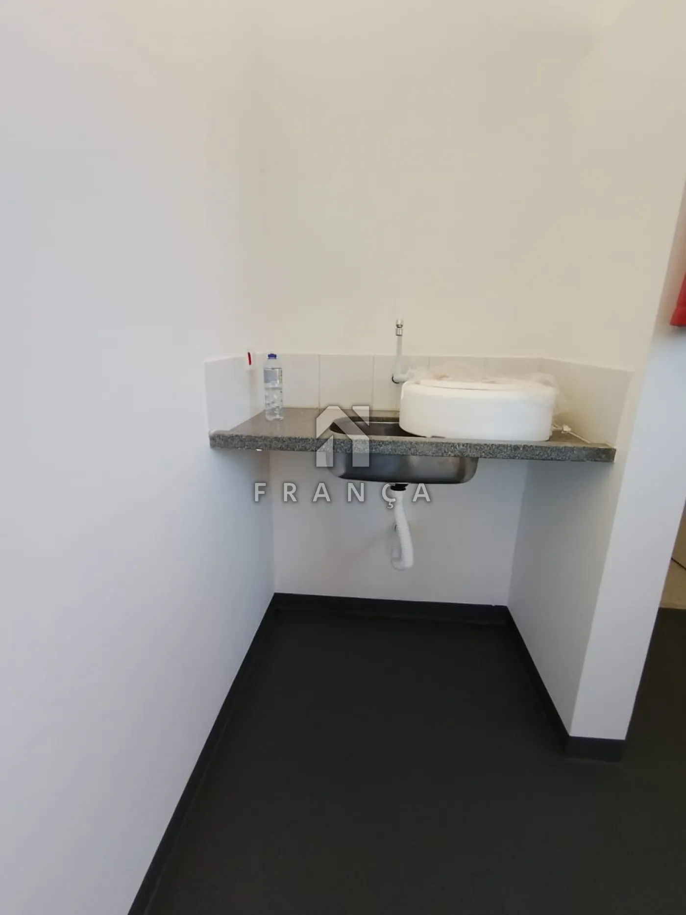 Alugar Comercial / Ponto Comercial em Jacareí R$ 1.200,00 - Foto 11