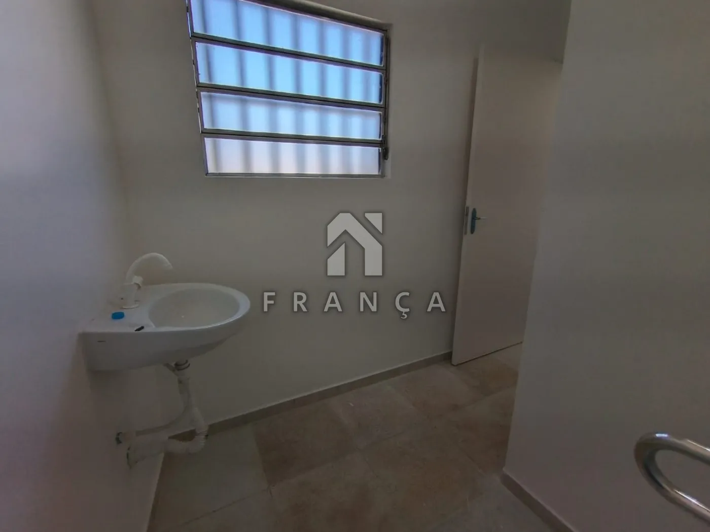 Alugar Comercial / Ponto Comercial em Jacareí R$ 1.200,00 - Foto 14
