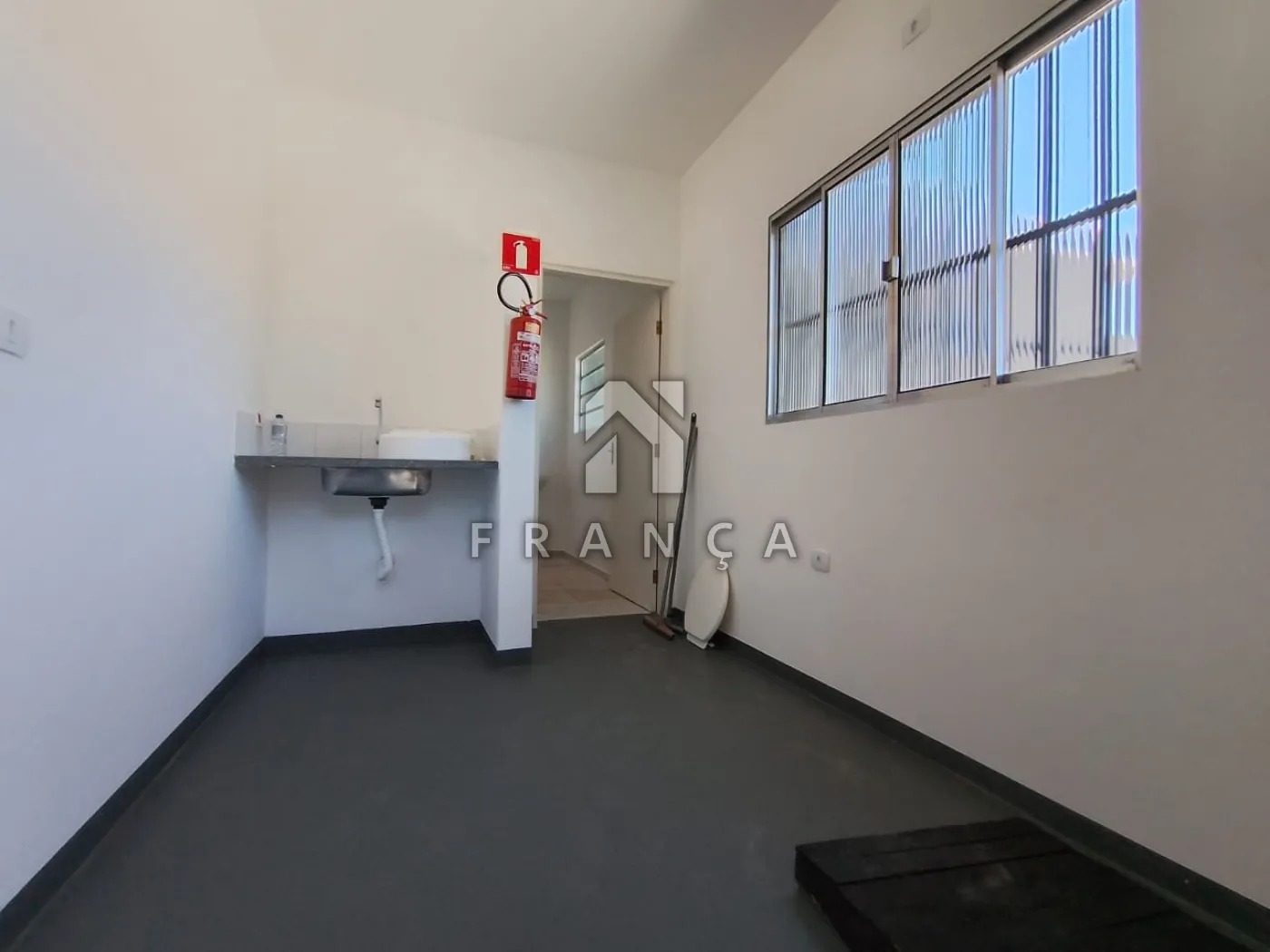 Alugar Comercial / Ponto Comercial em Jacareí R$ 1.200,00 - Foto 9