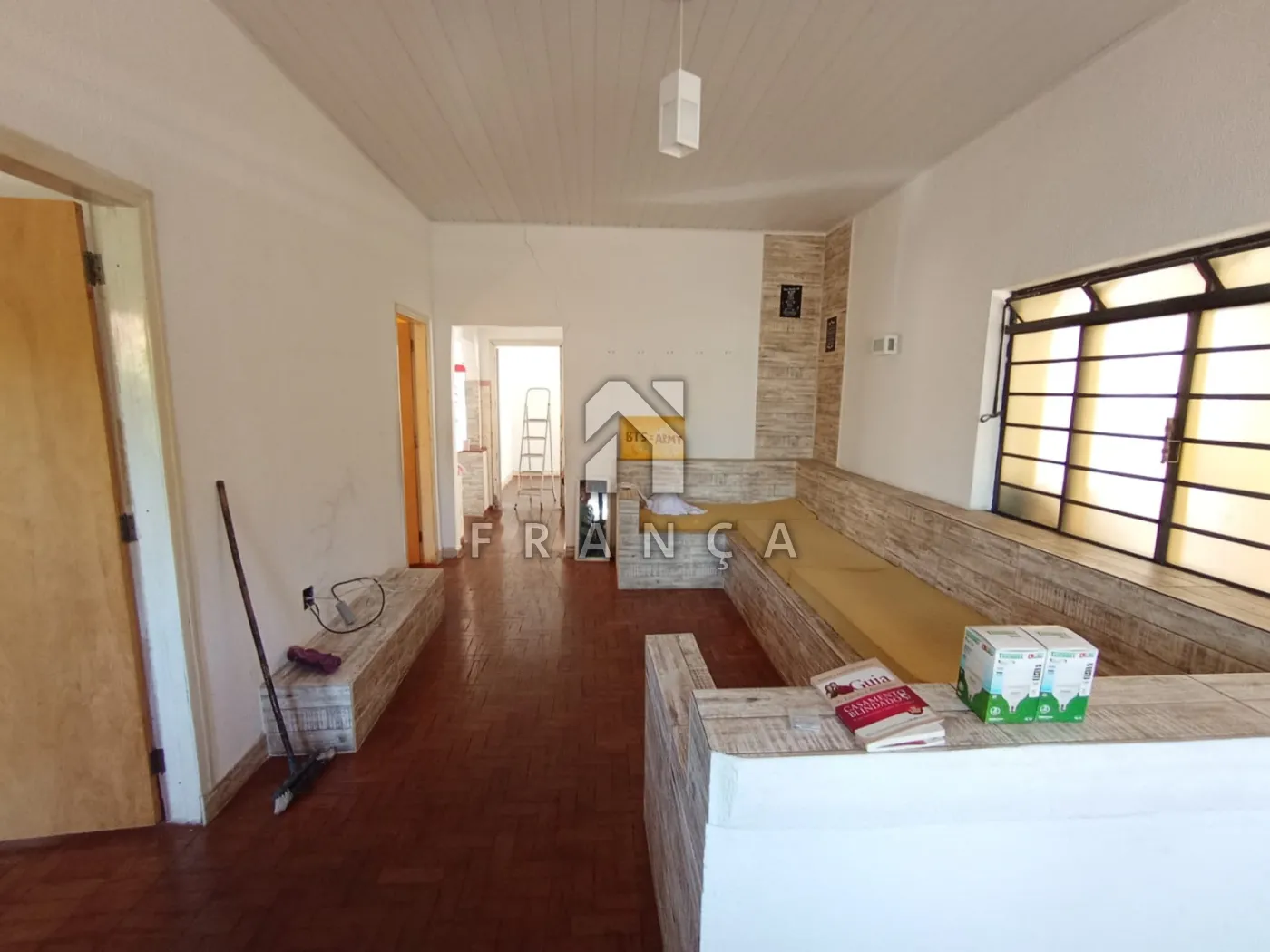 Alugar Casa / Padrão em Jacareí R$ 2.500,00 - Foto 5
