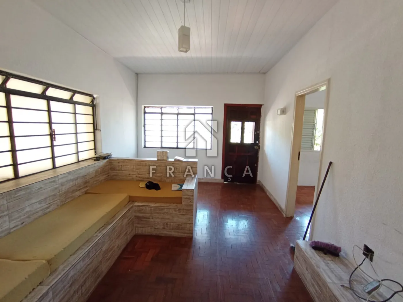 Alugar Casa / Padrão em Jacareí R$ 2.500,00 - Foto 4