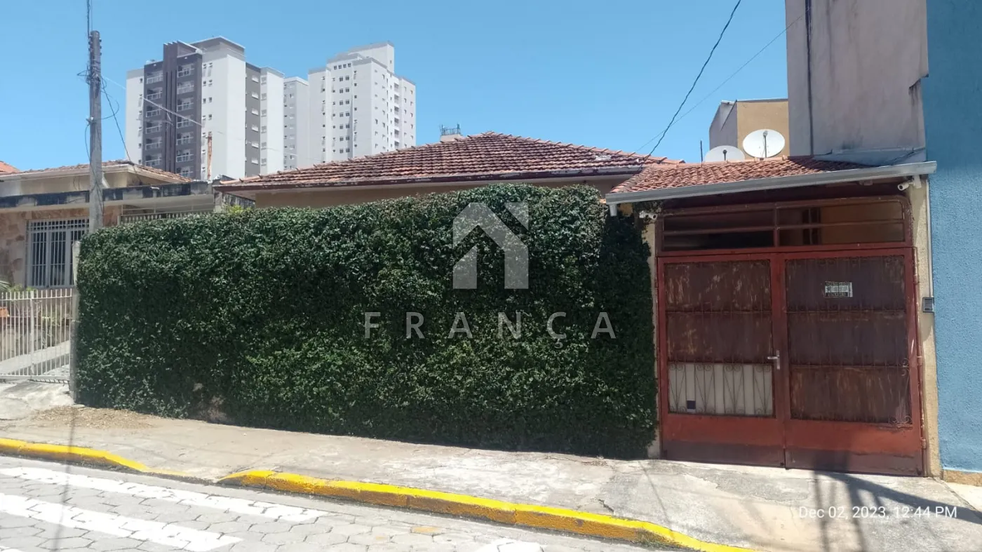 Alugar Casa / Padrão em Jacareí R$ 2.500,00 - Foto 1