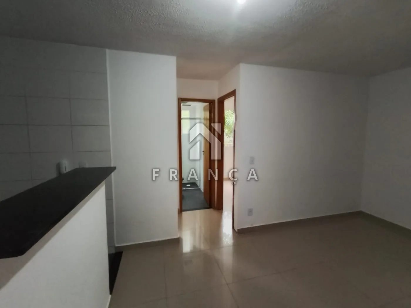 Alugar Apartamento / Padrão em Jacareí R$ 1.100,00 - Foto 1
