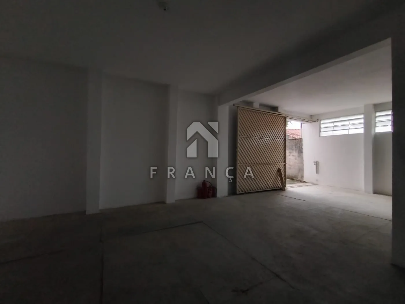 Alugar Comercial / Galpão em Jacareí R$ 4.000,00 - Foto 2