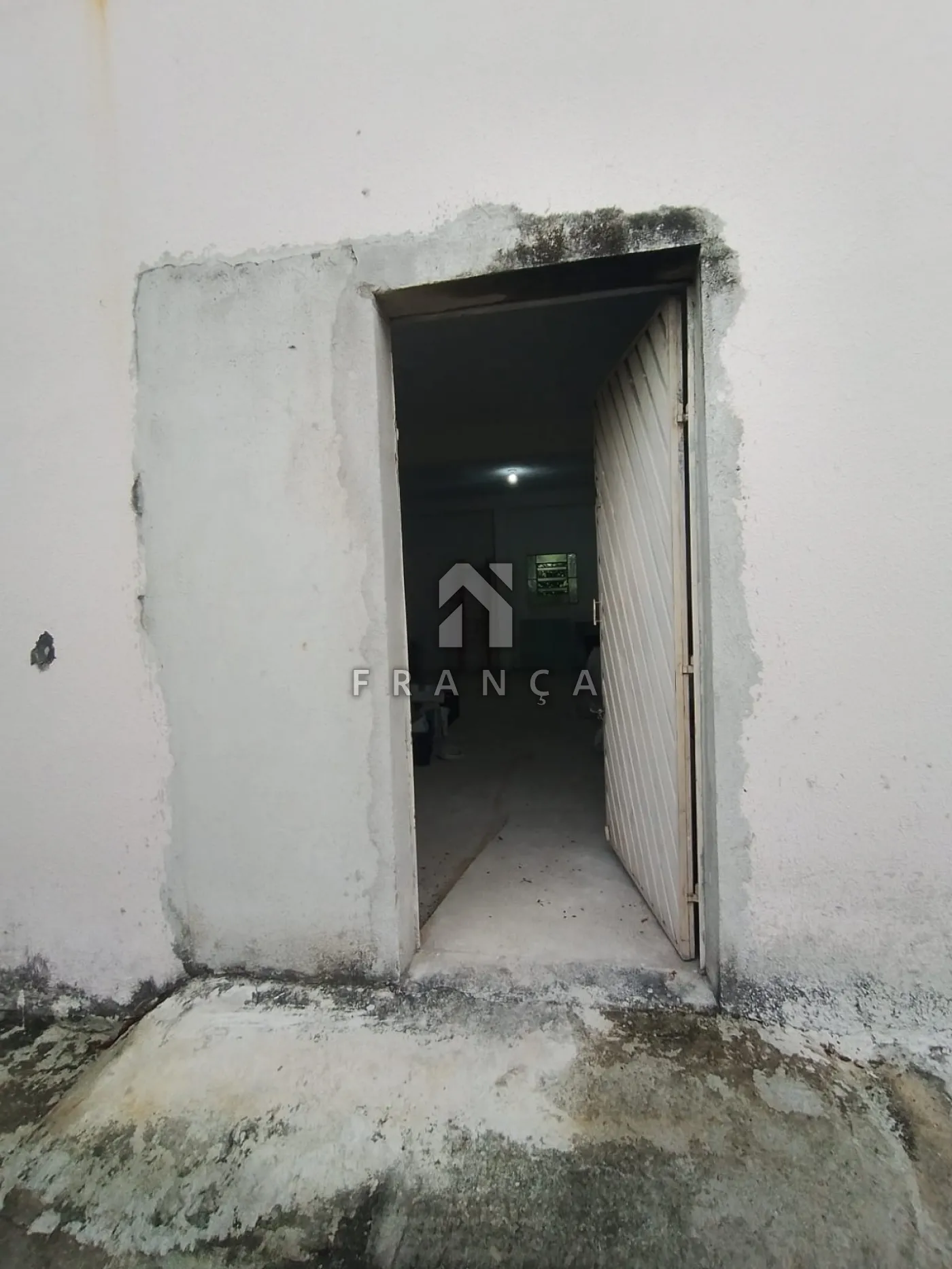 Alugar Comercial / Galpão em Jacareí R$ 4.000,00 - Foto 2