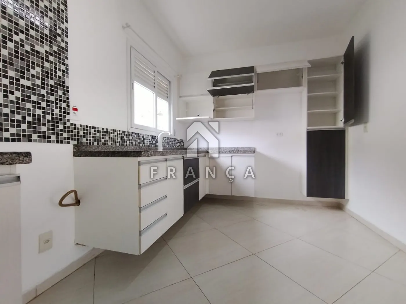 Alugar Casa / Condomínio em Jacareí R$ 3.300,00 - Foto 7