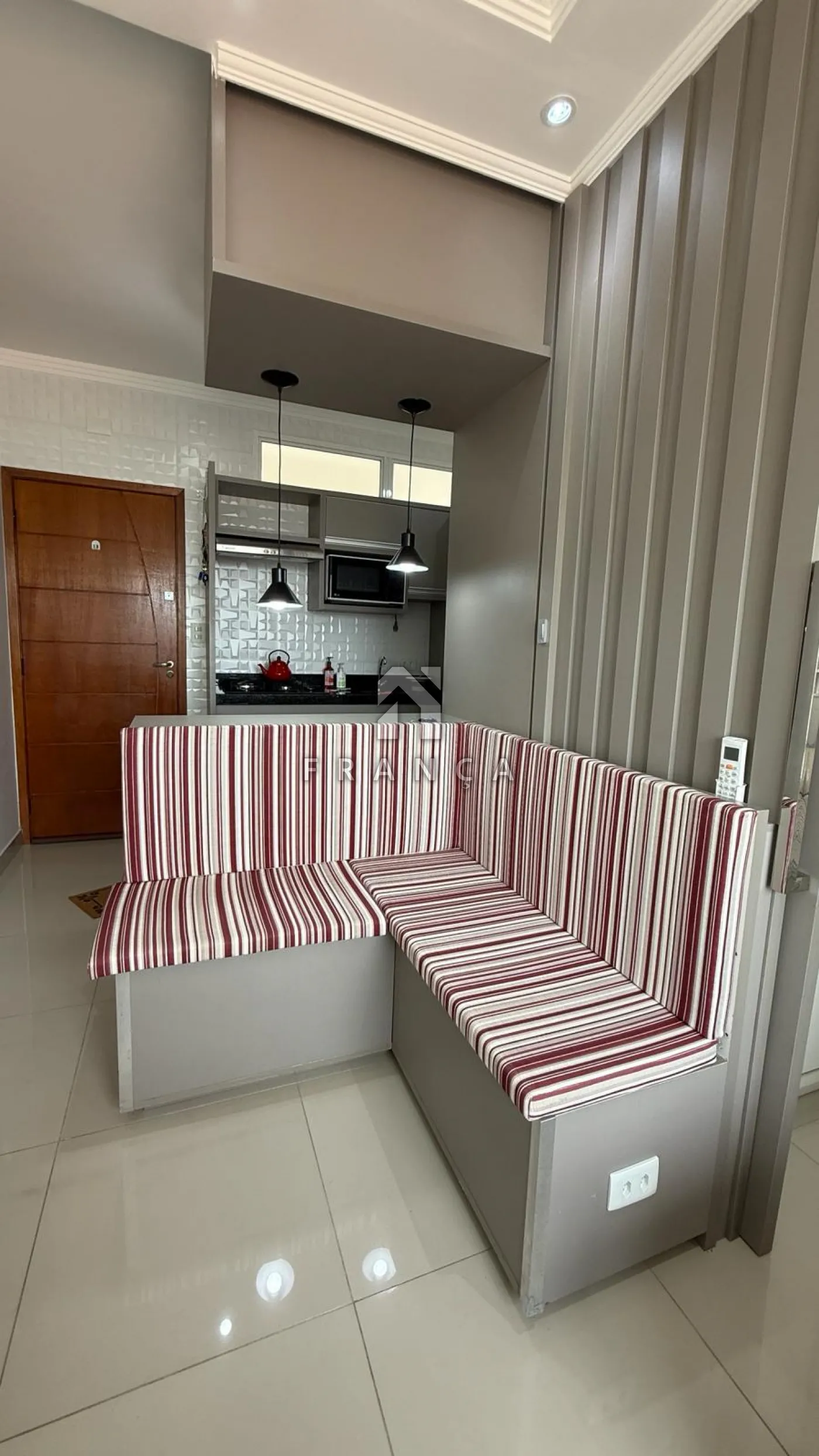 Alugar Casa / Kitnet em Jacareí R$ 1.600,00 - Foto 8
