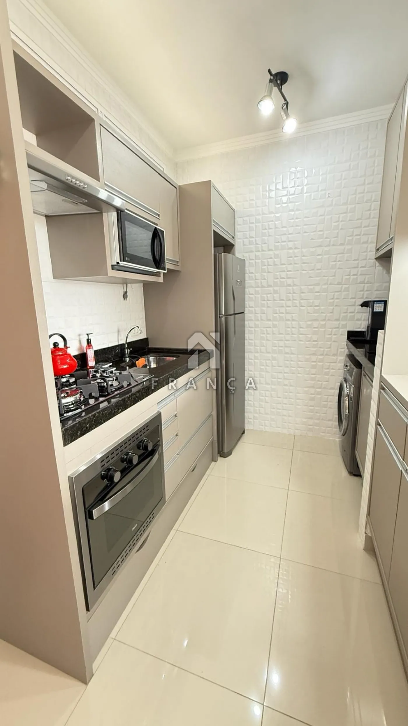 Alugar Casa / Kitnet em Jacareí R$ 1.600,00 - Foto 5