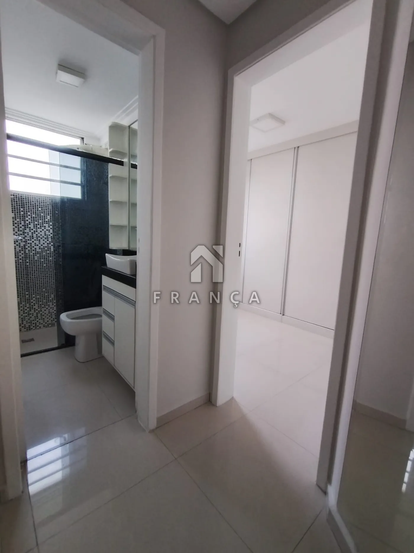 Alugar Apartamento / Padrão em Jacareí R$ 1.900,00 - Foto 8
