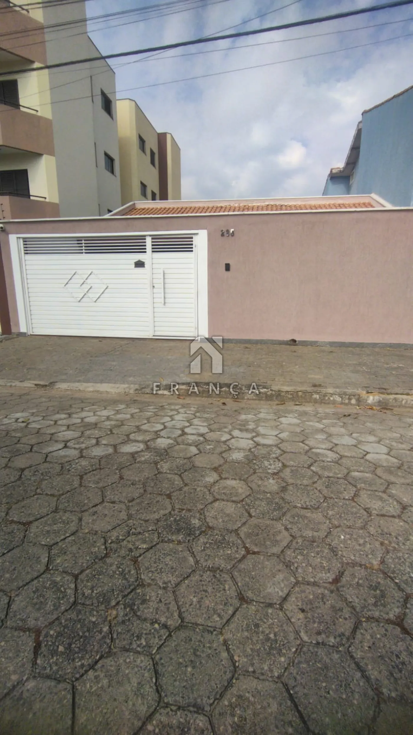 Comprar Casa / Padrão em Jacareí R$ 750.000,00 - Foto 1