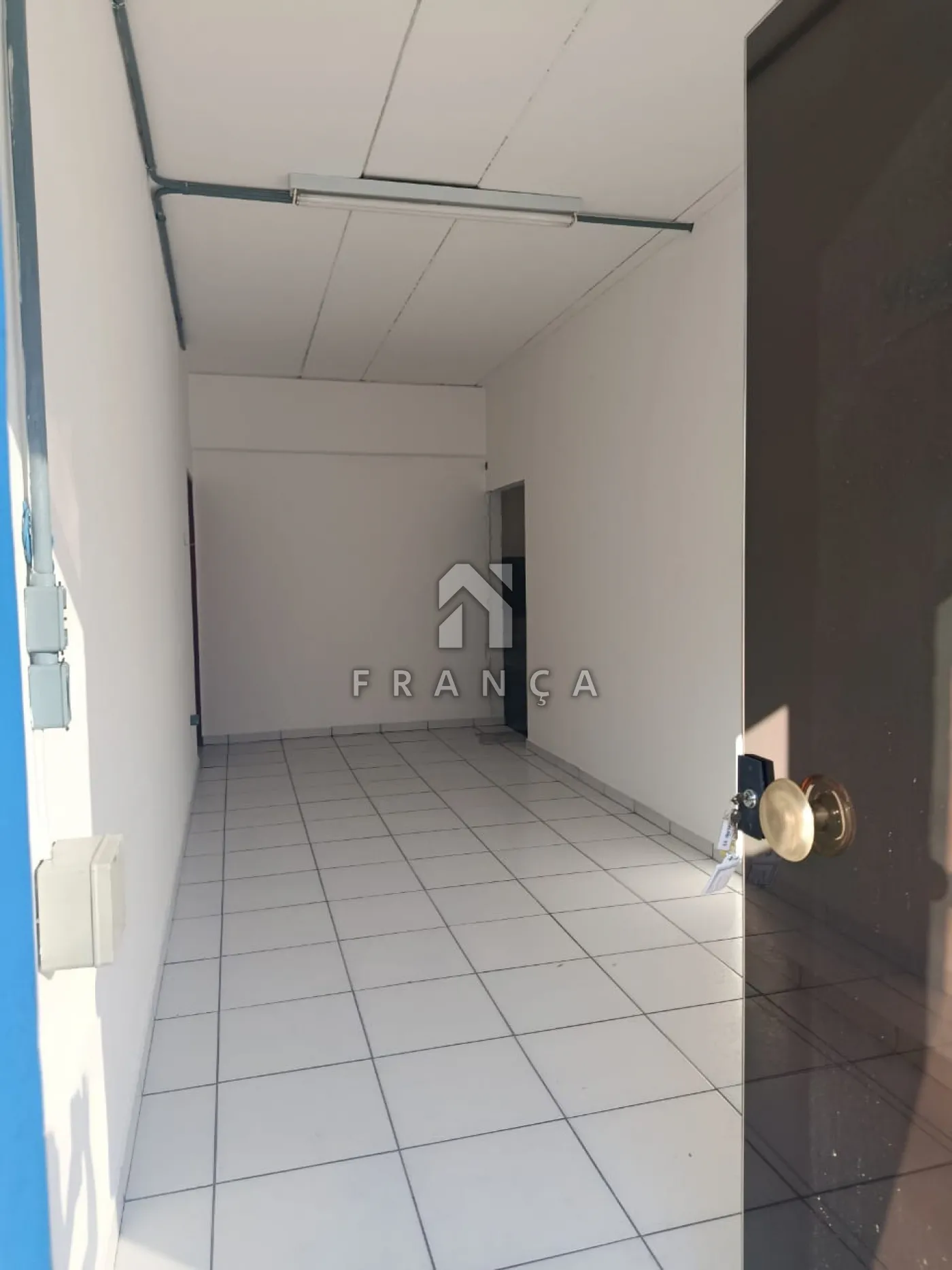 Alugar Comercial / Galpão em Condomínio em Jacareí R$ 16.000,00 - Foto 2