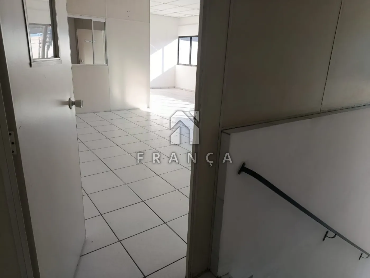 Alugar Comercial / Galpão em Condomínio em Jacareí R$ 16.000,00 - Foto 5