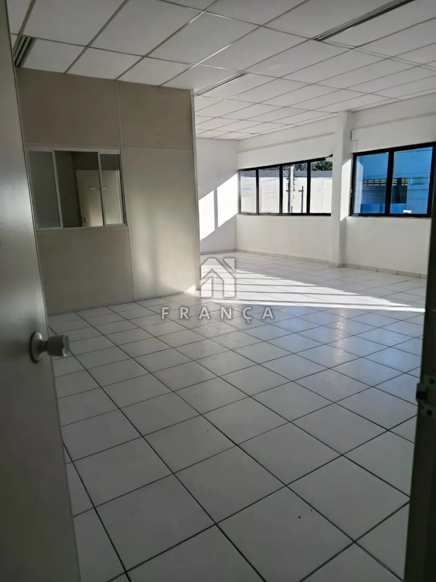 Alugar Comercial / Galpão em Condomínio em Jacareí R$ 16.000,00 - Foto 7