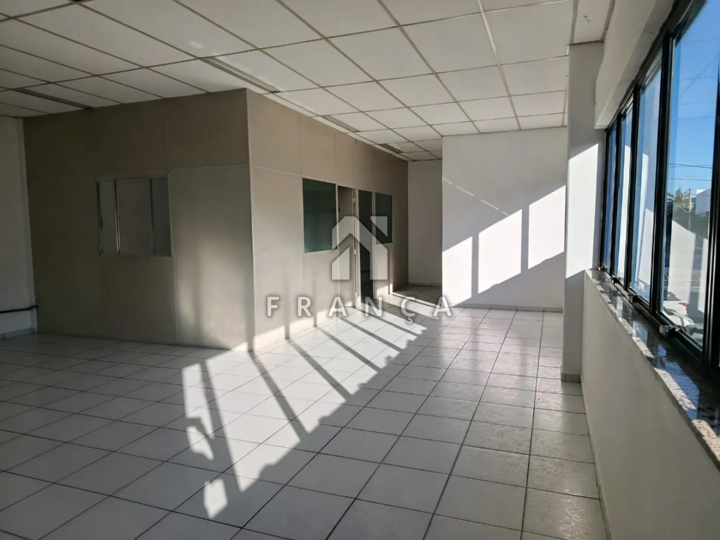 Alugar Comercial / Galpão em Condomínio em Jacareí R$ 16.000,00 - Foto 11